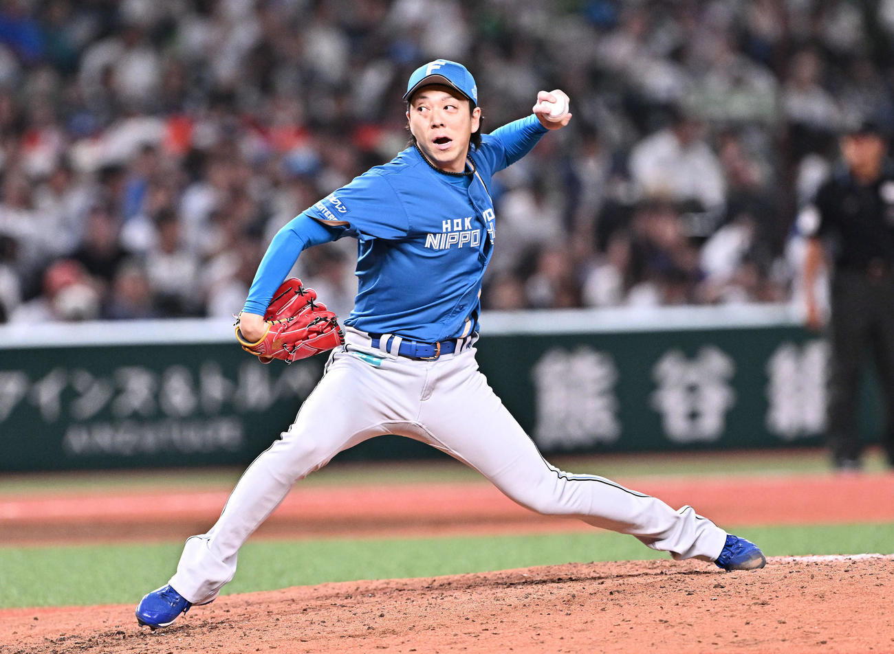 西武対日本ハム　7回裏、日本ハム3番手で登板する宮西（撮影・滝沢徹郎）
