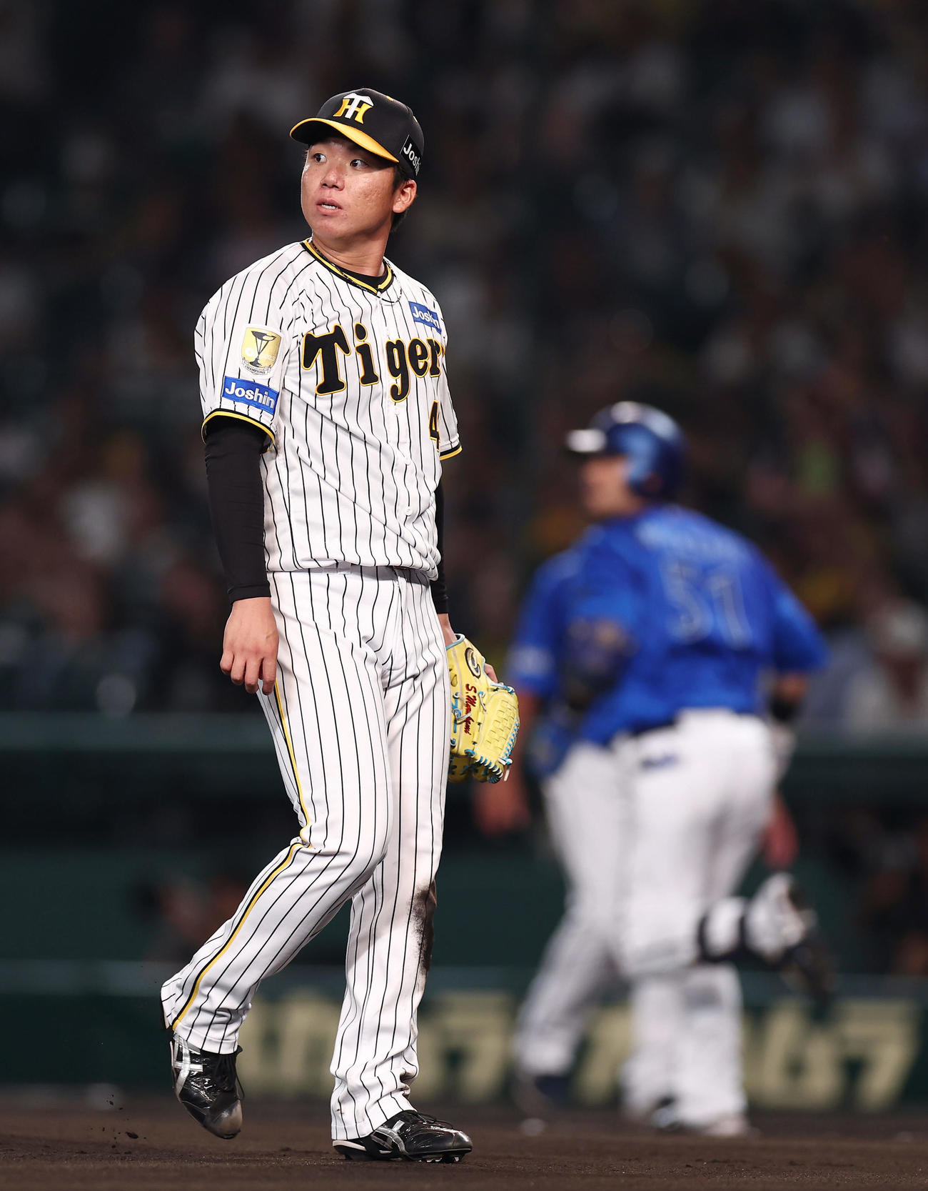 阪神対DeNA 6回表DeNA1死一塁、宮崎に先制2点本塁打を浴びる村上（撮影・前田充）