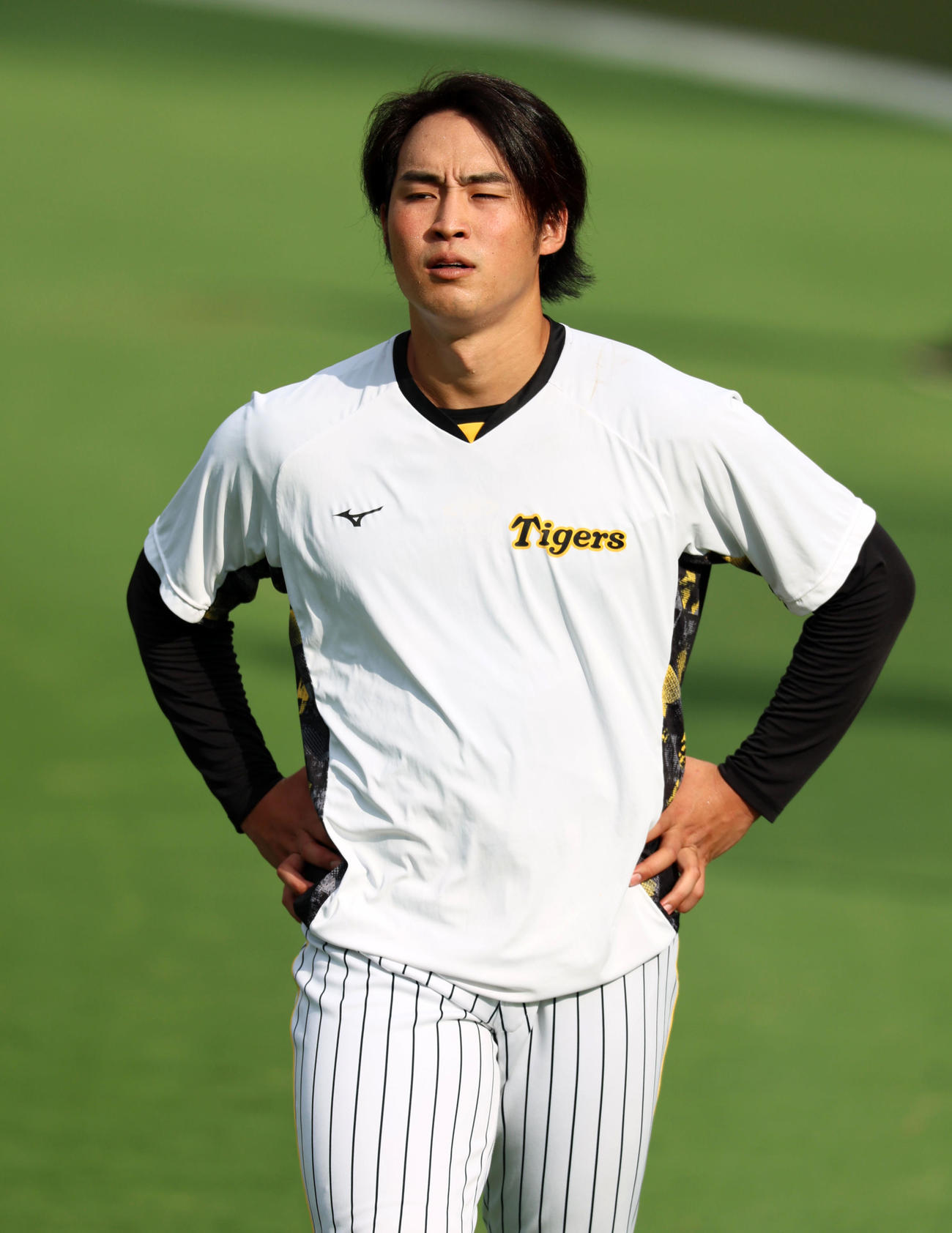 阪神対DeNA　ウオーミングアップする佐藤蓮（撮影・加藤哉）