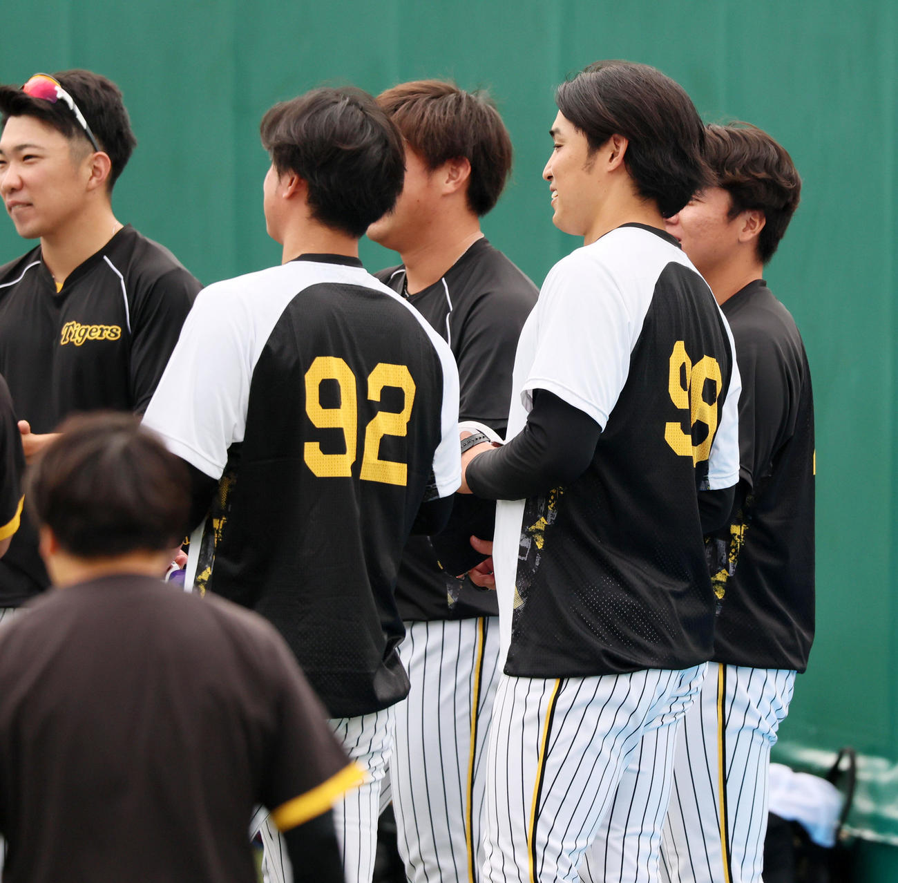 阪神対DeNA 1軍に昇格した川原（左）と佐藤蓮（撮影・加藤哉）
