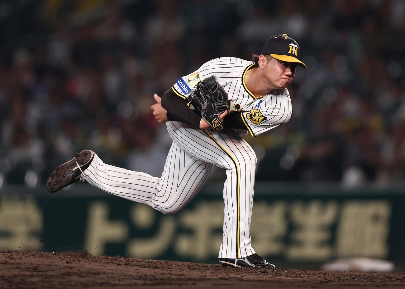 阪神対DeNA 8回表、プロ初登板で力投する阪神4番手の川原（撮影・前田充）