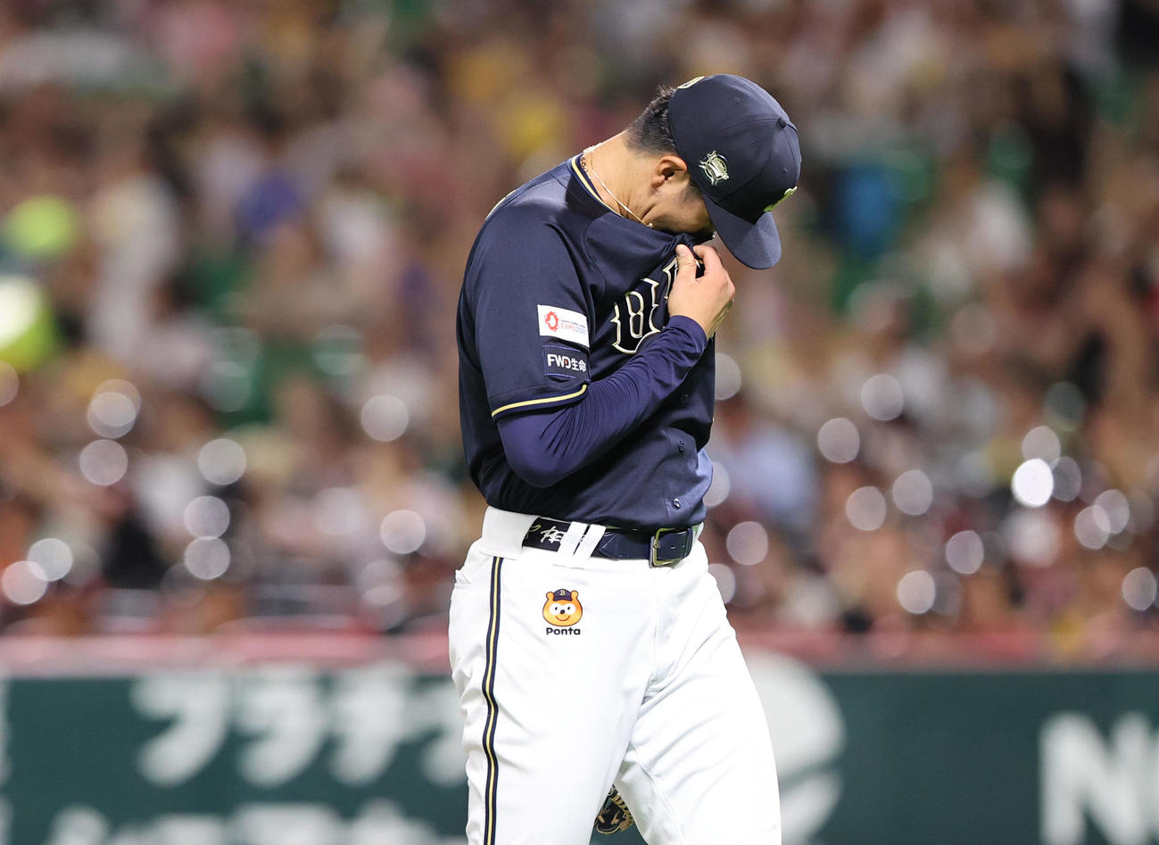 ソフトバンク対オリックス　7回裏ソフトバンク無死、栗原に右越えに先制本塁打を浴びた山下は涙する（撮影・鬼束羽瑠菜）
