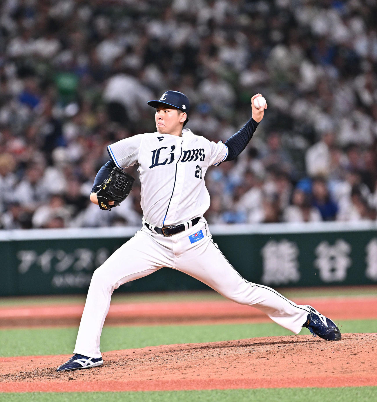 西武対日本ハム　8回表、力投する西武先発の武内（撮影・滝沢徹郎）