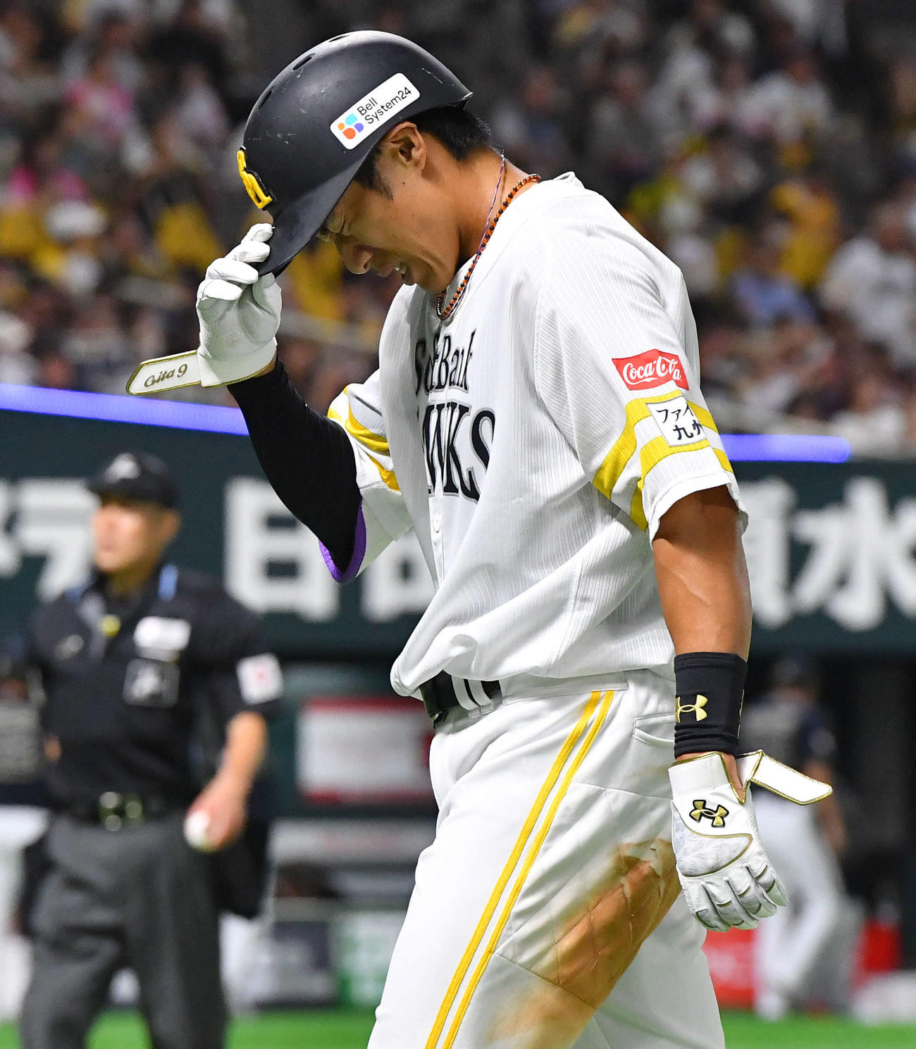 ソフトバンク対オリックス　6回裏ソフトバンク2死、三邪飛に倒れた柳田は悔しそうな表情でベンチへ戻る（撮影・岩下翔太）