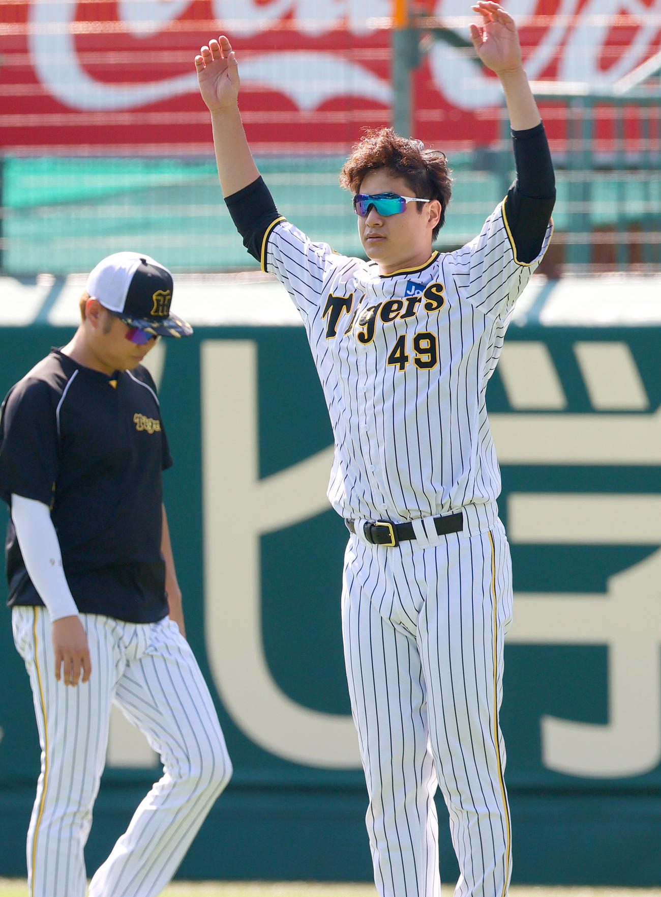 甲子園球場で練習に励む阪神大竹（撮影・上山淳一）