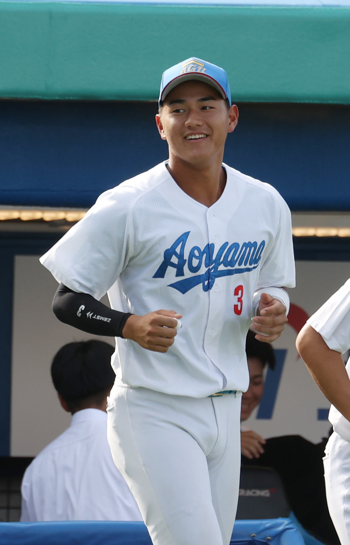 青学大対東農大　勝利し笑顔を見せる青学大・西川（撮影・柴田隆二）