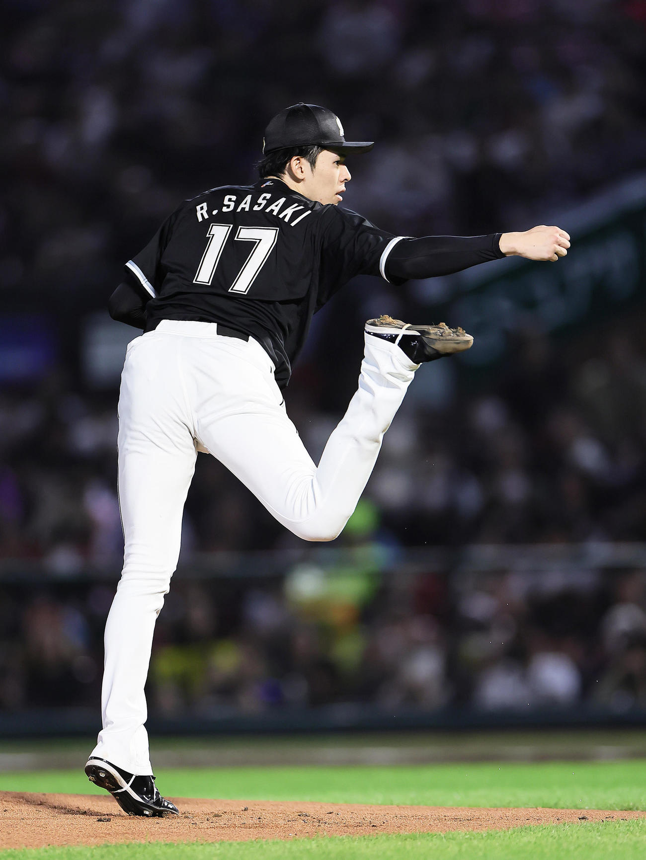 楽天対ロッテ　ロッテ先発の佐々木（撮影・足立雅史）