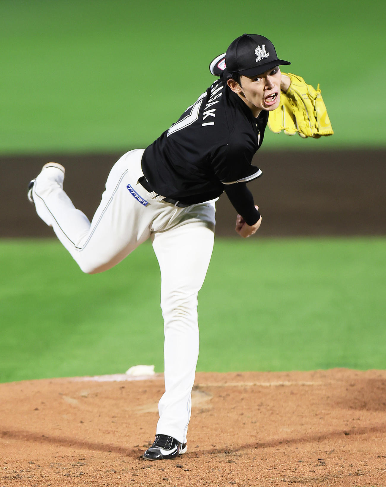 楽天対ロッテ　ロッテ先発の佐々木（撮影・足立雅史）