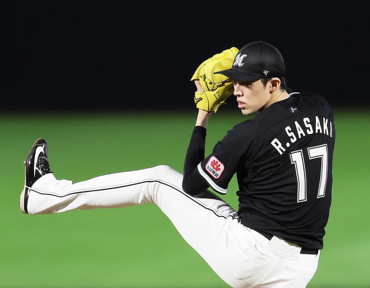 楽天対ロッテ　ロッテ先発の佐々木（撮影・足立雅史）