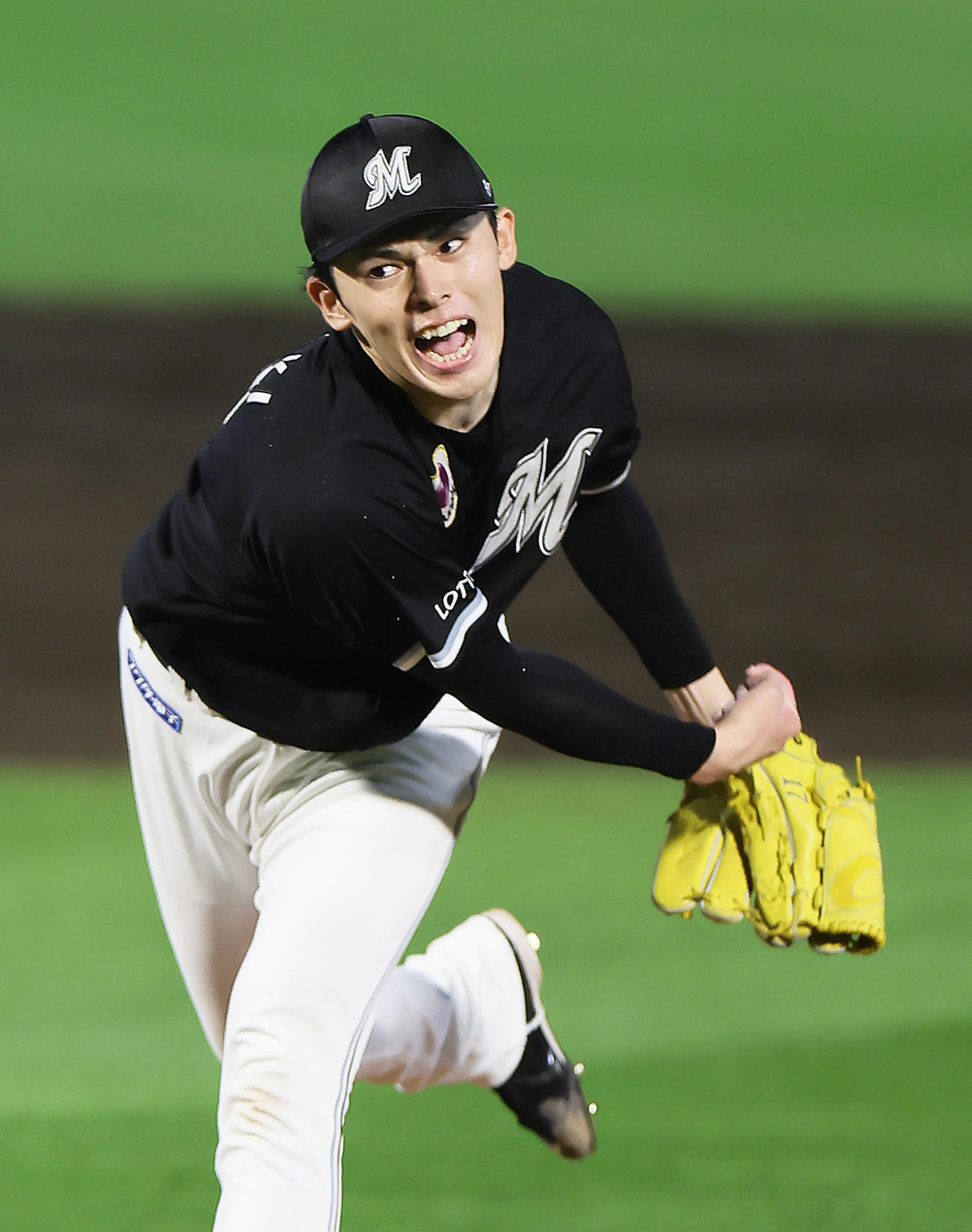 楽天対ロッテ　ロッテ先発の佐々木（撮影・足立雅史）