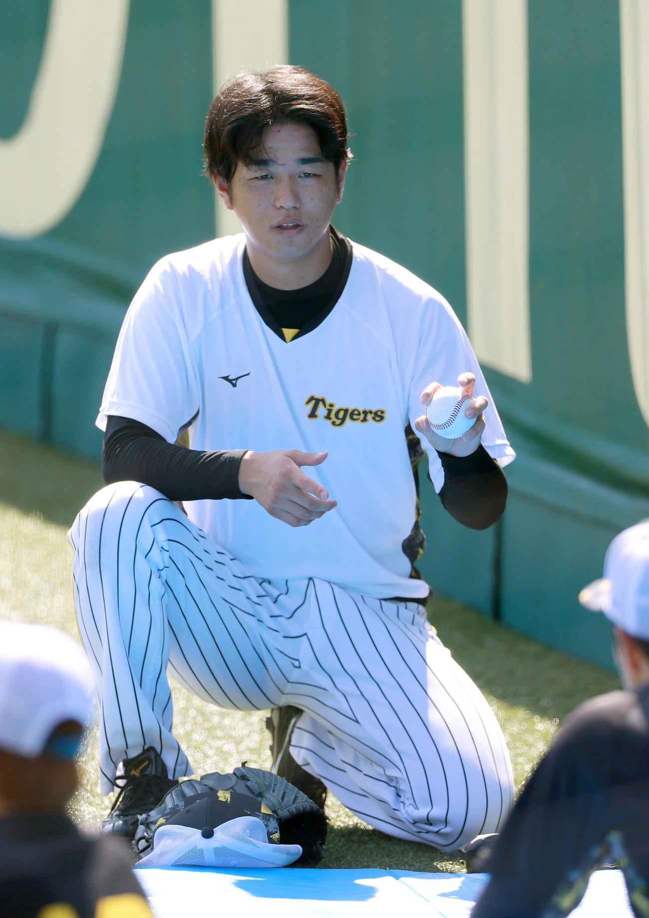 甲子園球場で練習に励む阪神高橋（撮影・上山淳一）