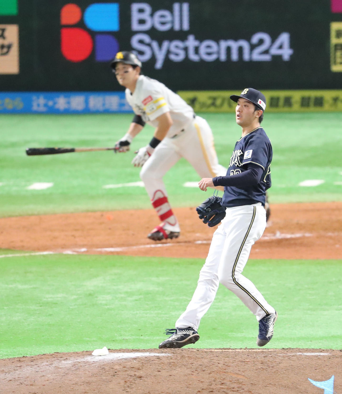 ソフトバンク対オリックス　5回裏ソフトバンク2死一塁、栗原に右越え2点本塁打を浴びた田嶋（撮影・梅根麻紀）