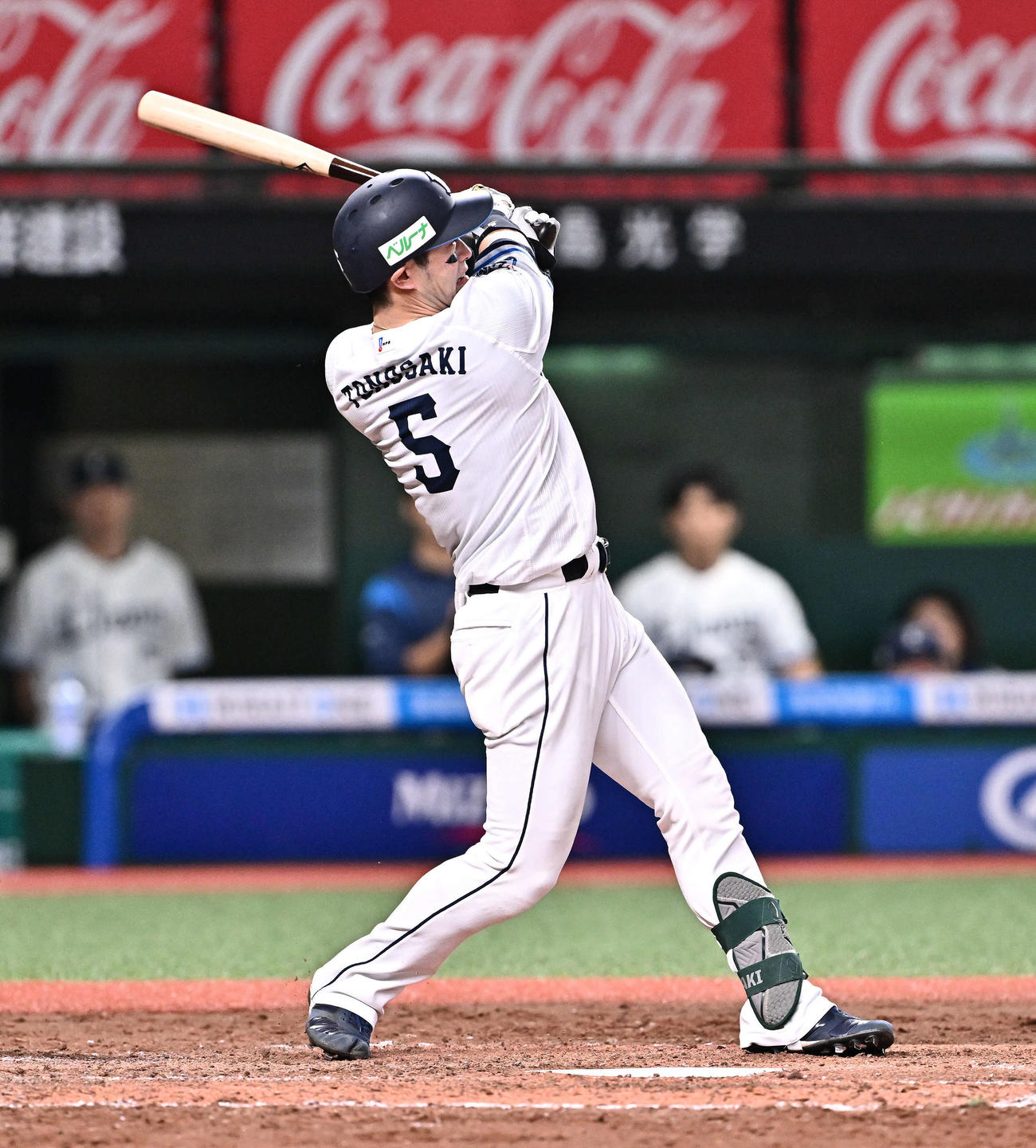 西武対日本ハム　5回裏西武無死三塁、外崎は左前適時打を放つ（撮影・滝沢徹郎）