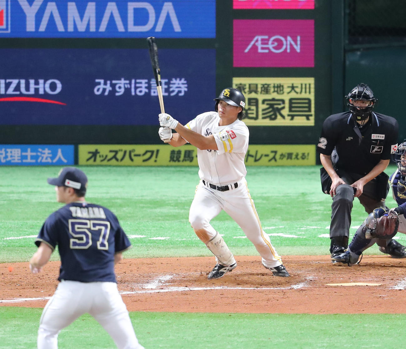ソフトバンク対オリックス　8回裏ソフトバンク1死二塁、、笹川は右前適時打を放つ（撮影・梅根麻紀）