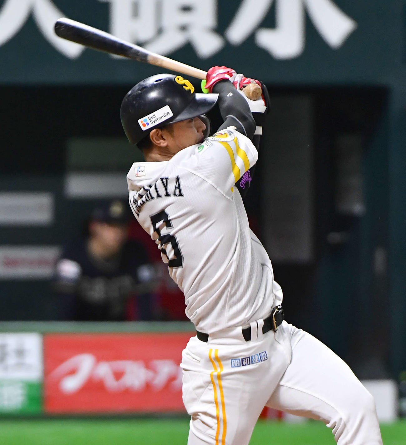 ソフトバンク対オリックス　5回裏ソフトバンク2死満塁、今宮は逆転の3点適時中二塁打を放つ（撮影・岩下翔太）
