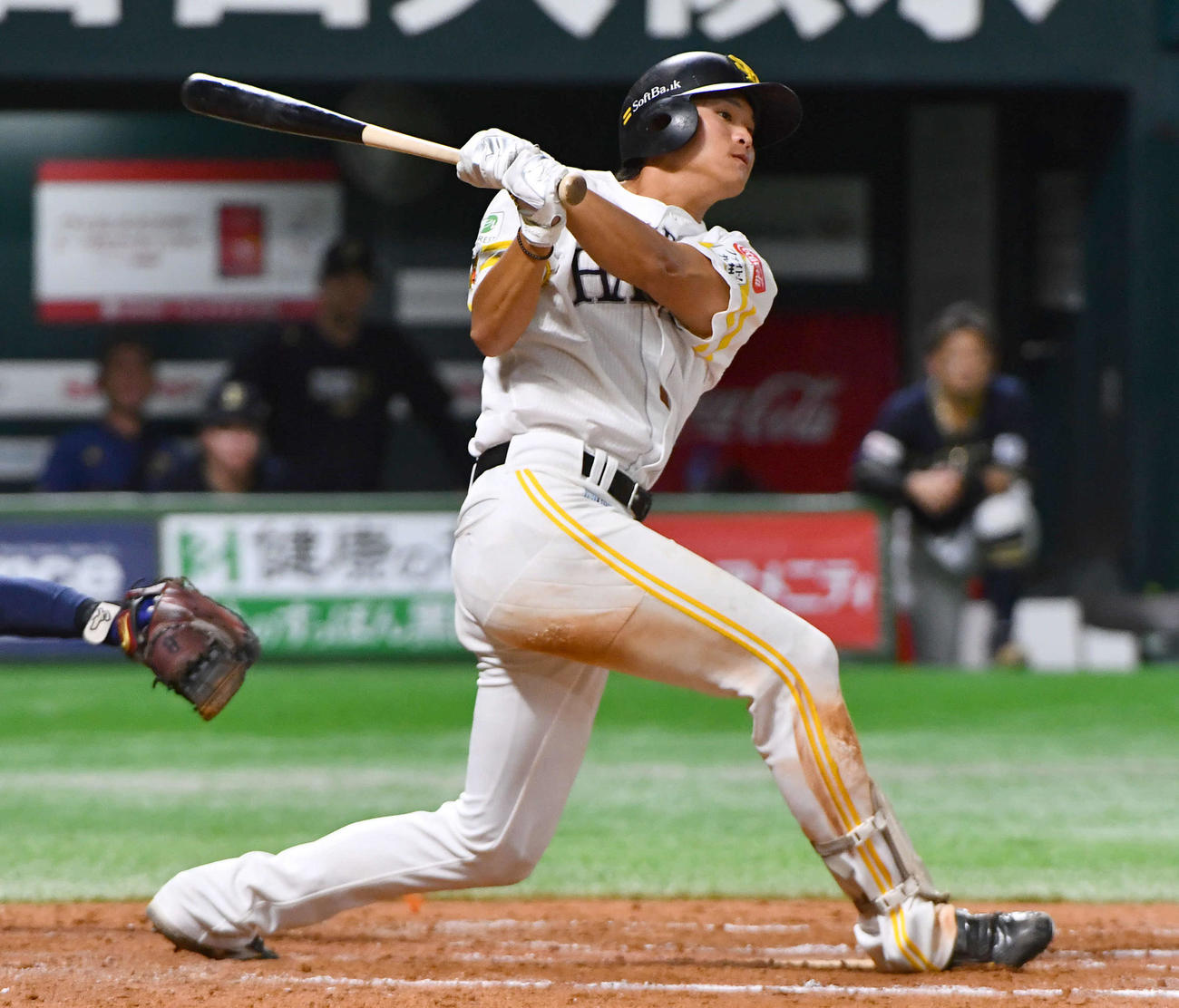ソフトバンク対オリックス　8回裏ソフトバンク1死二塁、笹川は右前適時打を放つ（撮影・岩下翔太）