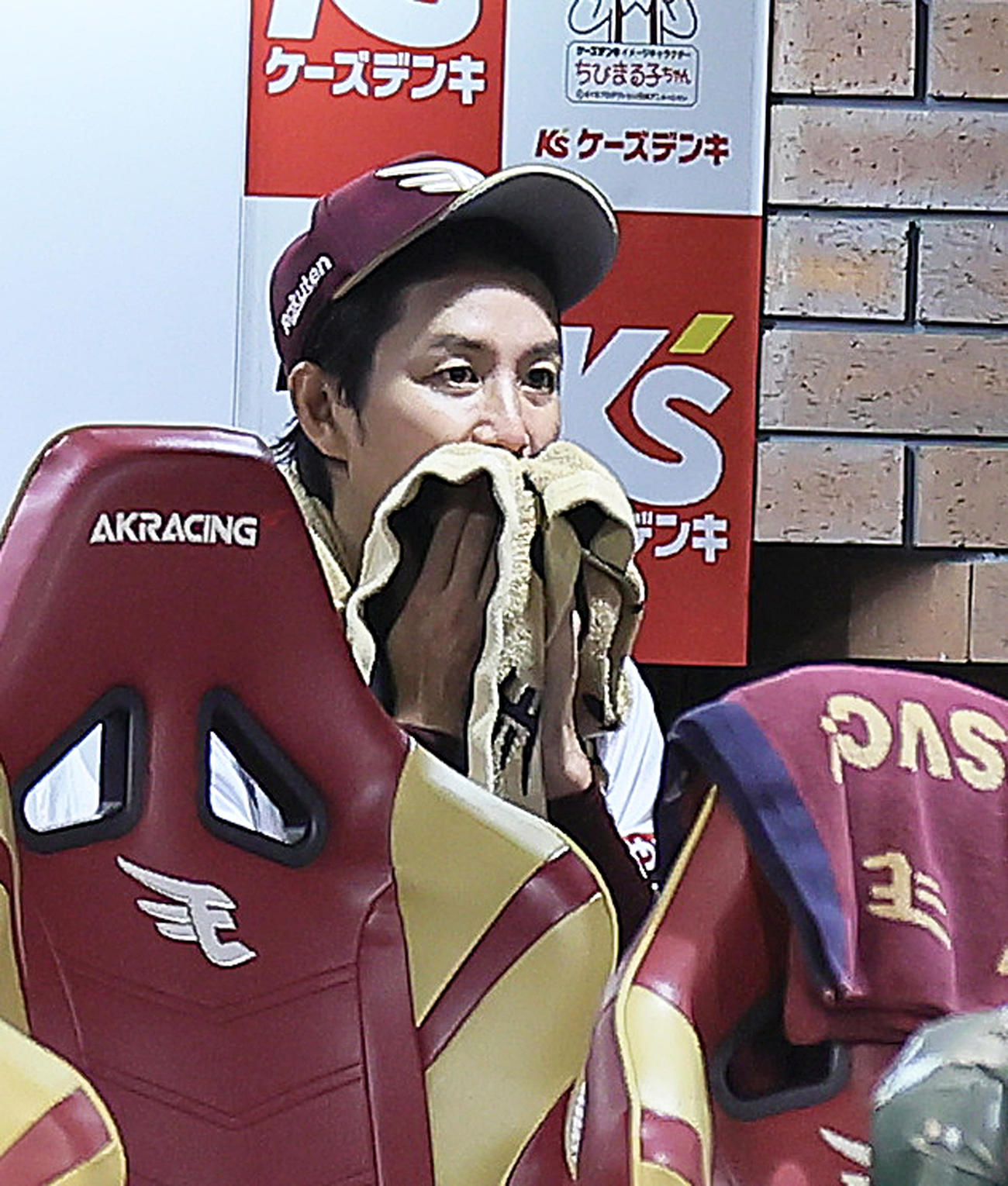 楽天対ロッテ　8回途中5失点でマウンドを降りた楽天岸（撮影・足立雅史）