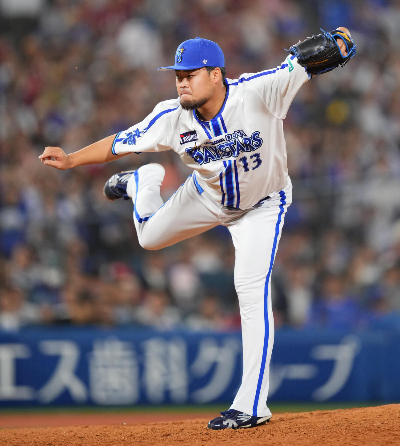 DeNA対広島　8回表、DeNA2番手で登板し力投する伊勢（撮影・垰建太）