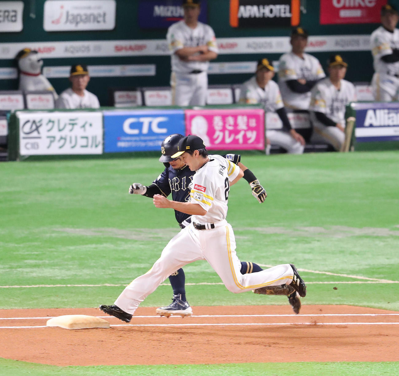 ソフトバンク対オリックス　6回表オリックス無死、森を三ゴロに仕留め自らベースカバーに入る和田（撮影・梅根麻紀）