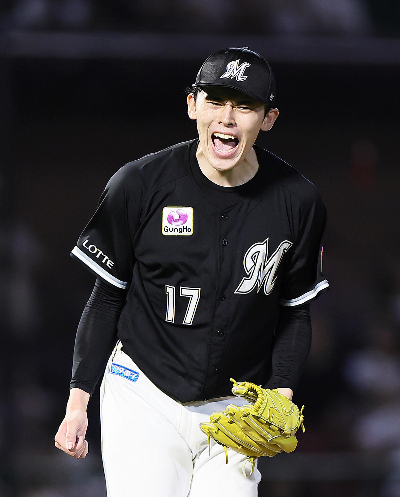 楽天対ロッテ　10勝目を挙げたロッテ佐々木（撮影・足立雅史）