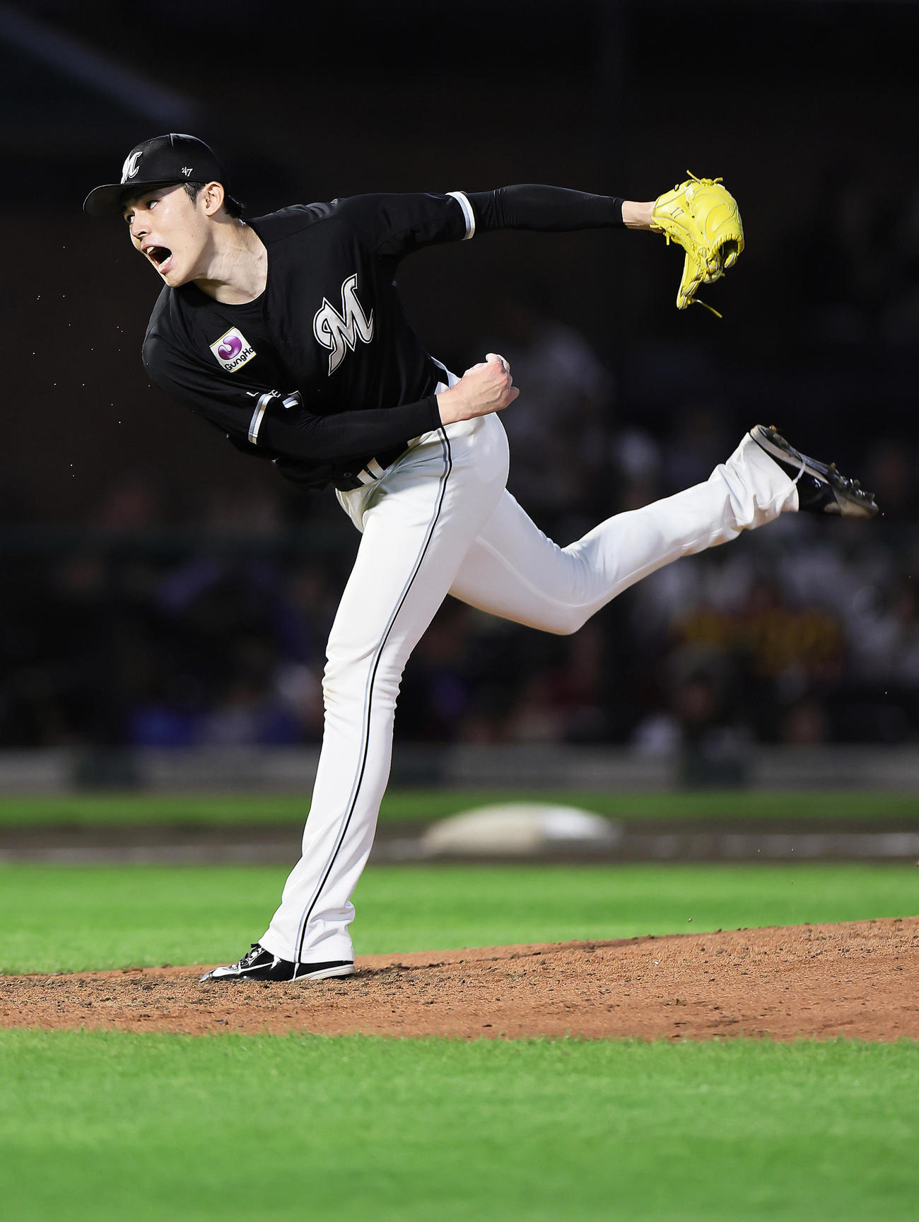 楽天対ロッテ　10勝目を挙げたロッテ佐々木（撮影・足立雅史）