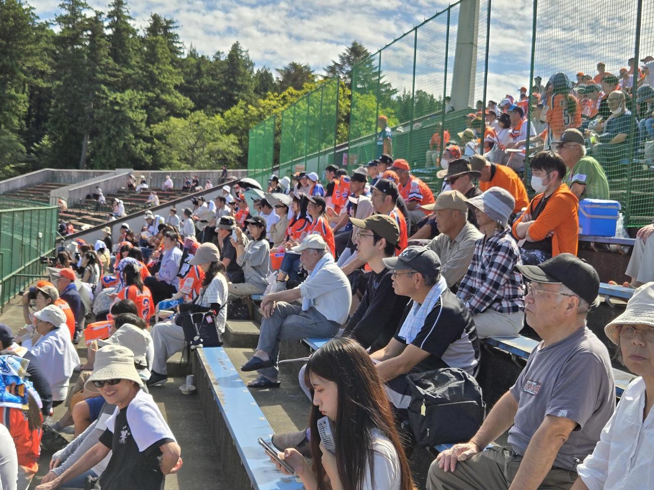 BC新潟のホーム最終戦は平日にもかかわらず大勢のプロ野球ファンが声援を送った（撮影・寺尾博和）