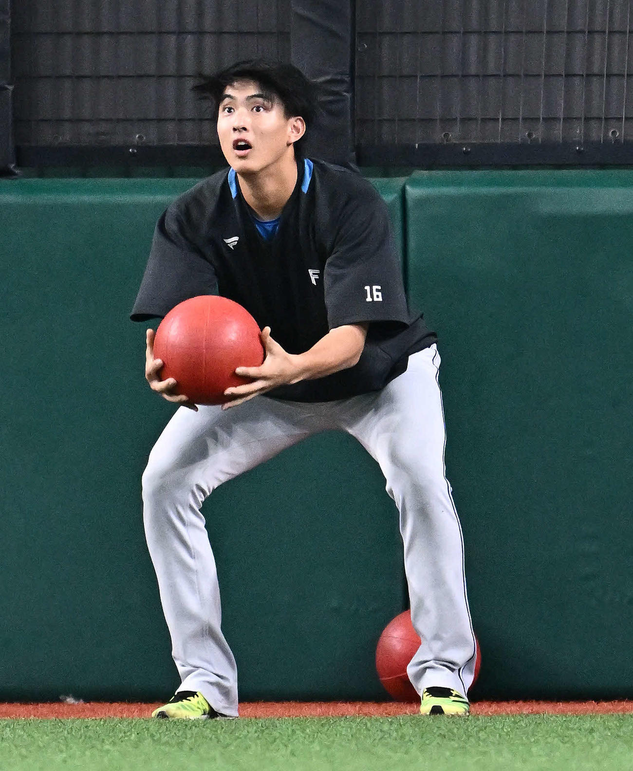 1日の西武戦前の練習で調整する日本ハム達