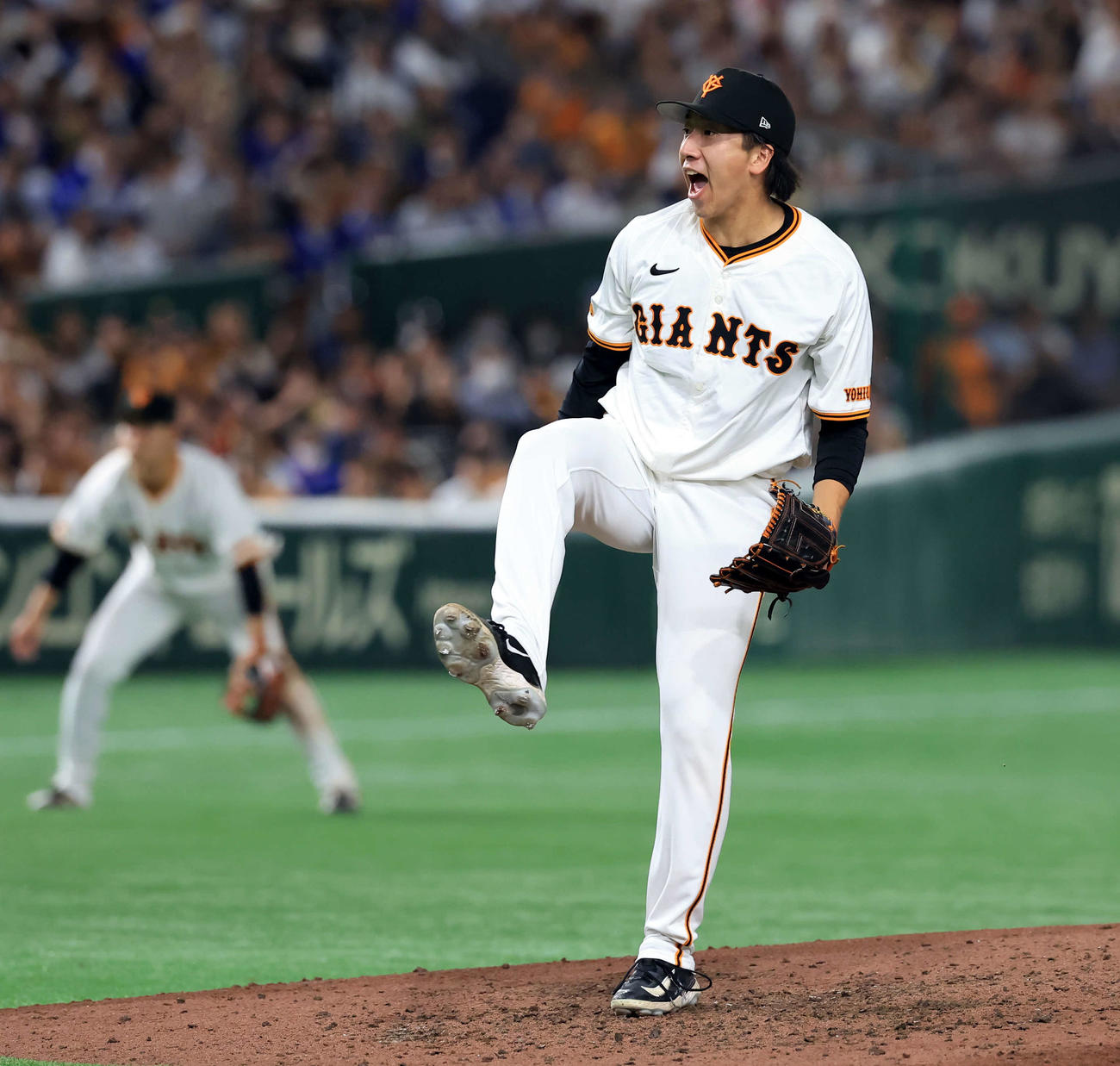 巨人対DeNA 9回表DeNAの攻撃で登板した大勢は雄たけびを上げる（撮影・浅見桂子）