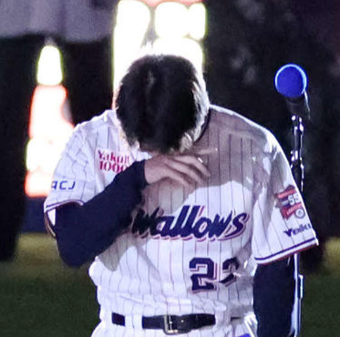 ヤクルト対広島　イチロー氏からのメッセージに涙ぐむヤクルト青木（撮影・鈴木正人）