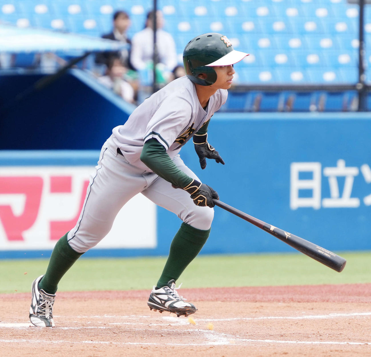 東農大対青学大　2回表東農大2死一、三塁、古川は右前適時打を放つ（撮影・小沢裕）
