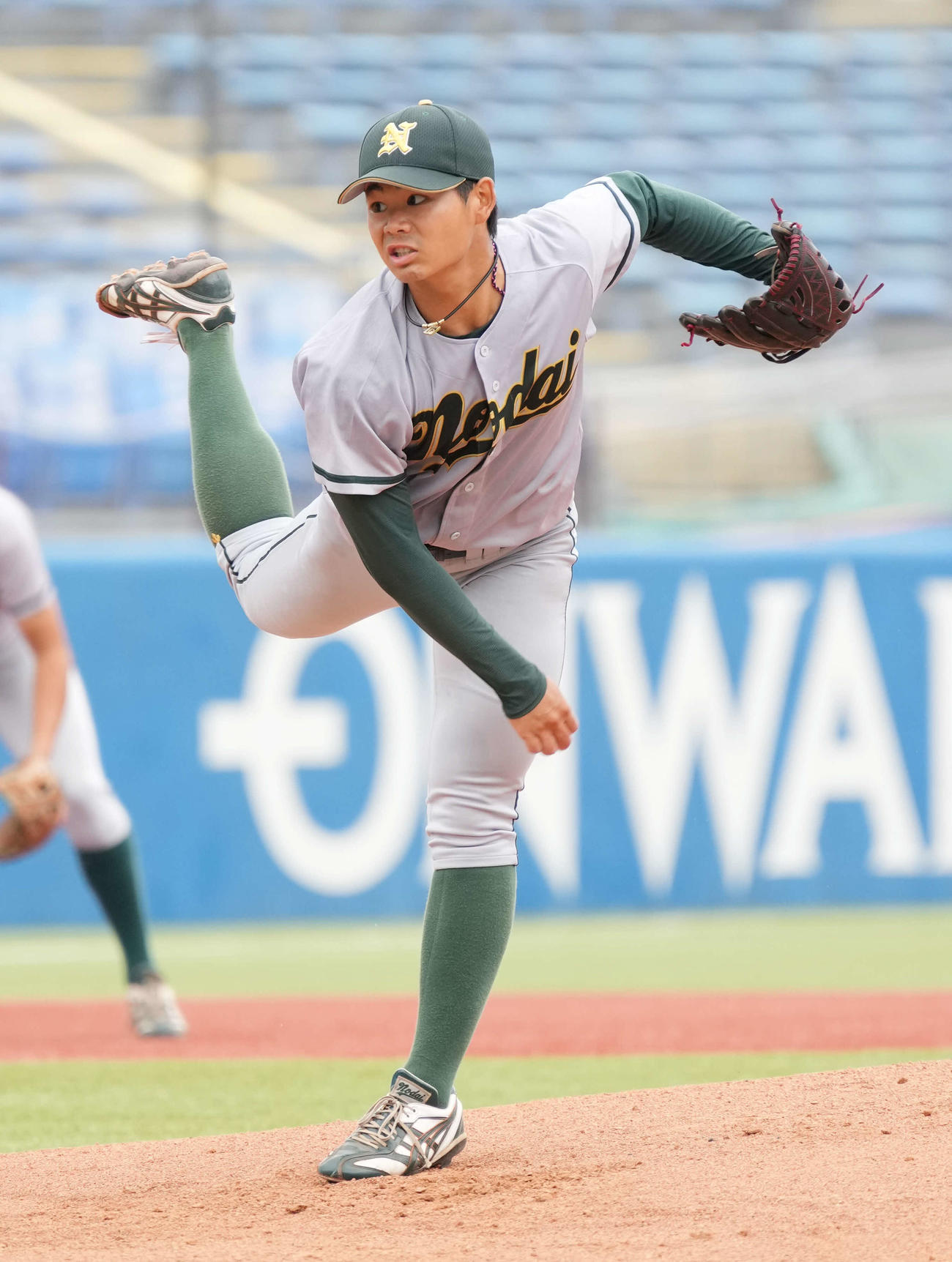 東農大対青学大　東農大先発の岡部（撮影・小沢裕）
