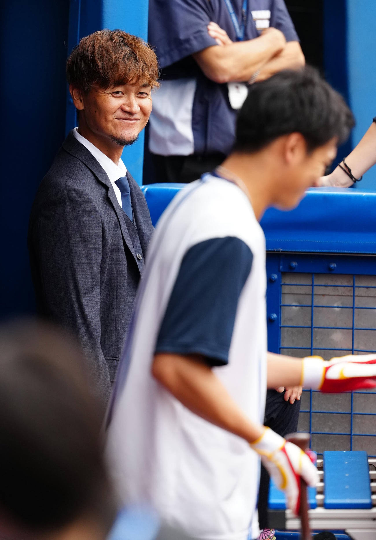 DeNA対阪神　試合前、スタジアムを訪れたDeNA大和（撮影・江口和貴）