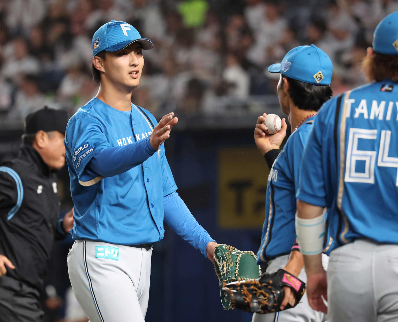 ロッテ対日本ハム　5回を投げ終えた日本ハム先発達（撮影・丹羽敏通）