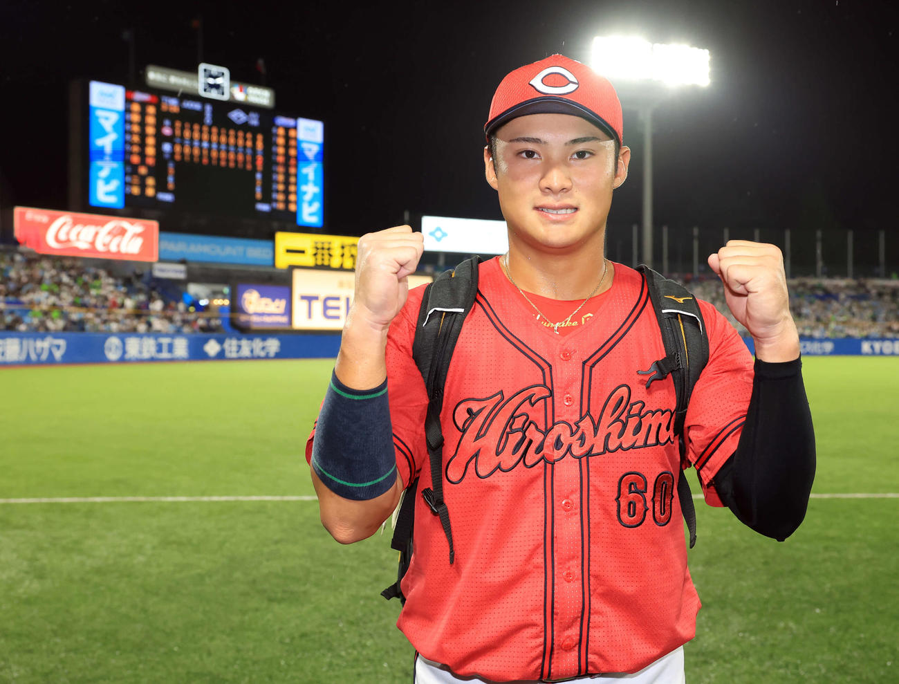 ヤクルト対広島　決勝打の広島田村はガッツポーズ（撮影・浅見桂子）