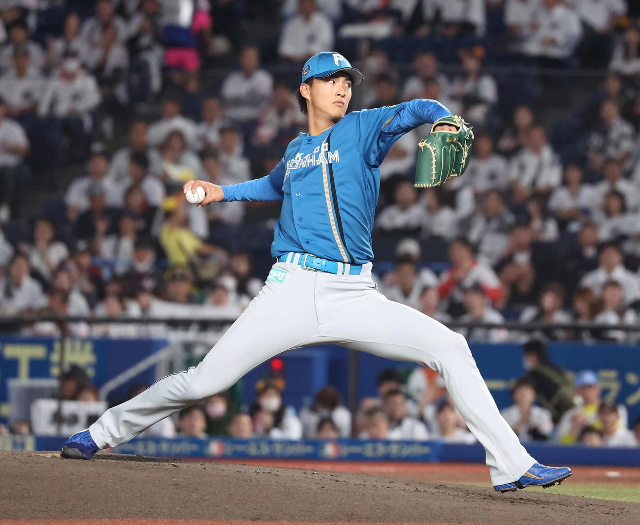 ロッテ対日本ハム　力投する日本ハム先発達（撮影・丹羽敏通）