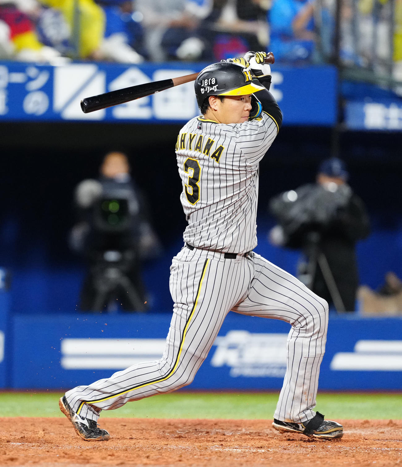 DeNA対阪神　5回表阪神無死満塁、先制2点適時二塁打を放つ大山（撮影・江口和貴）