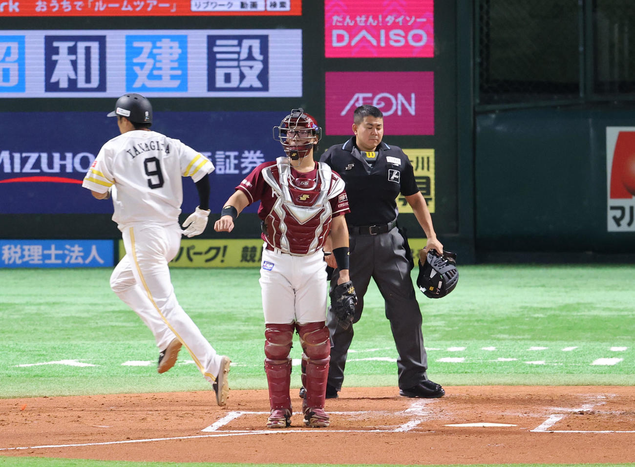 ソフトバンク対楽天　1回裏ソフトバンク無死三塁、山川の右犠飛で生還した柳田（撮影・鬼束羽瑠菜）