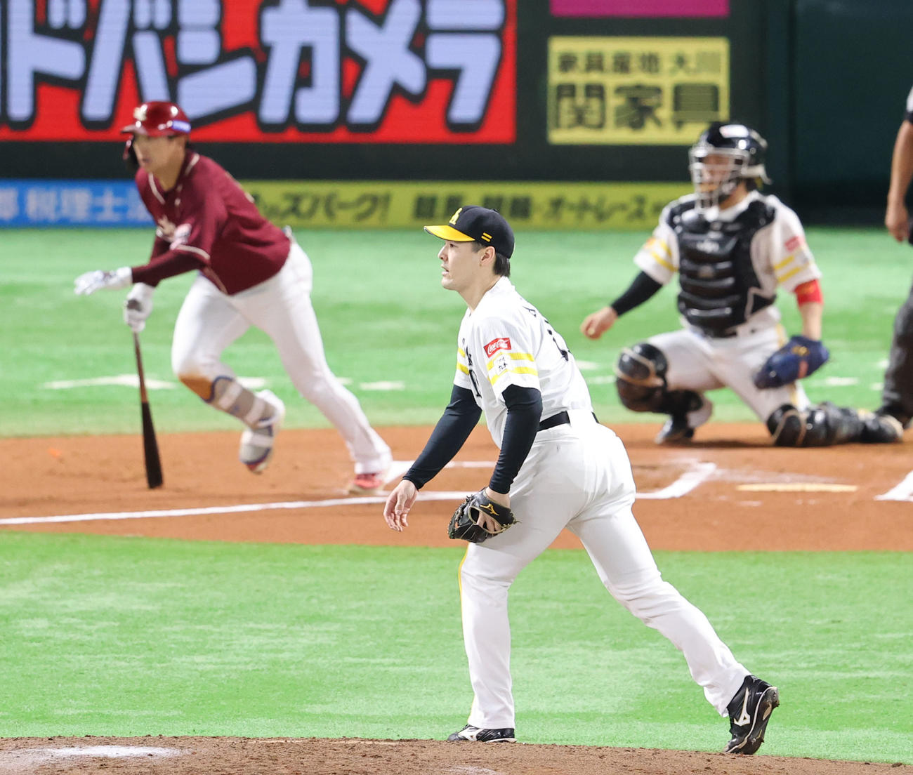 ソフトバンク対楽天　6回表楽天1死一、二塁、小郷に右越えの適時二塁打を浴びた有原（撮影・鬼束羽瑠菜）