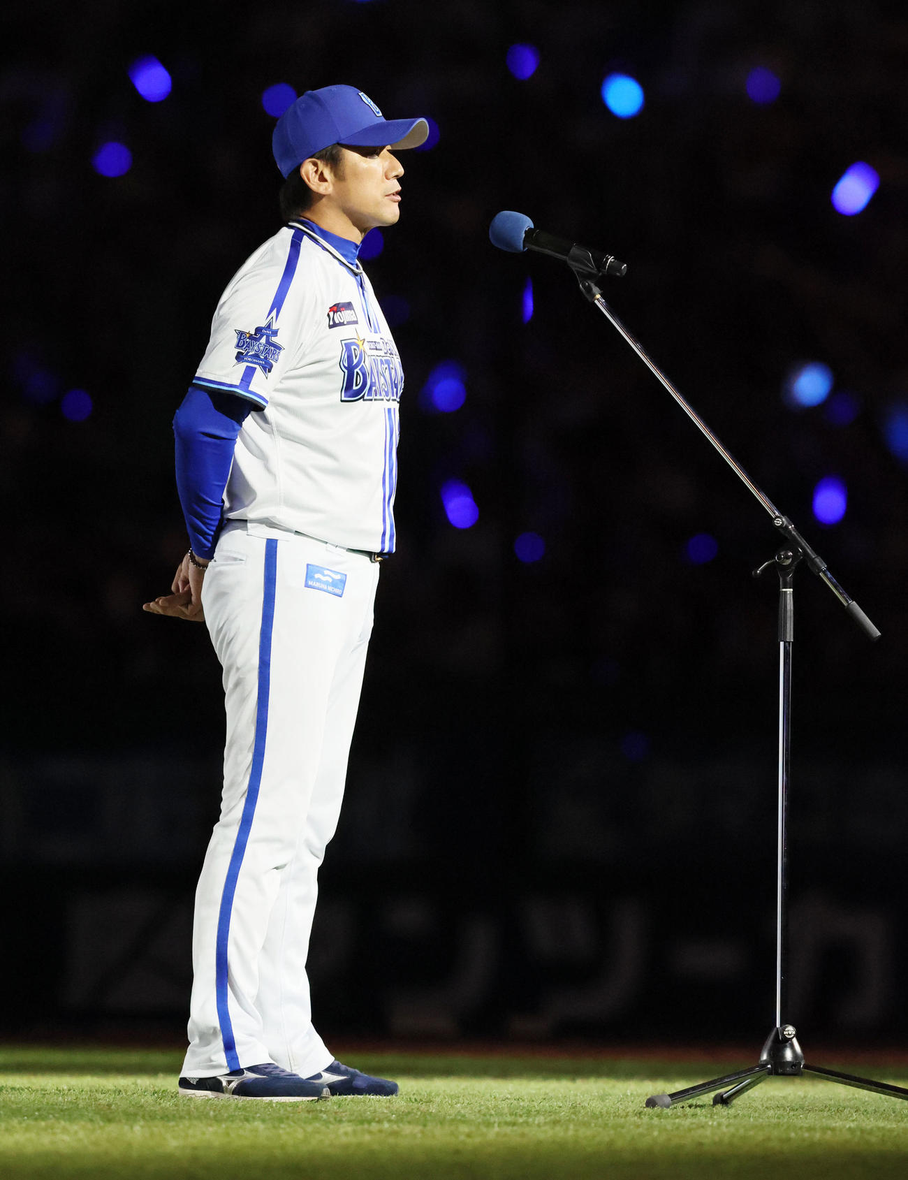 DeNA対阪神　阪神に敗れ本拠地最終戦のあいさつを行う三浦監督（撮影・加藤哉）