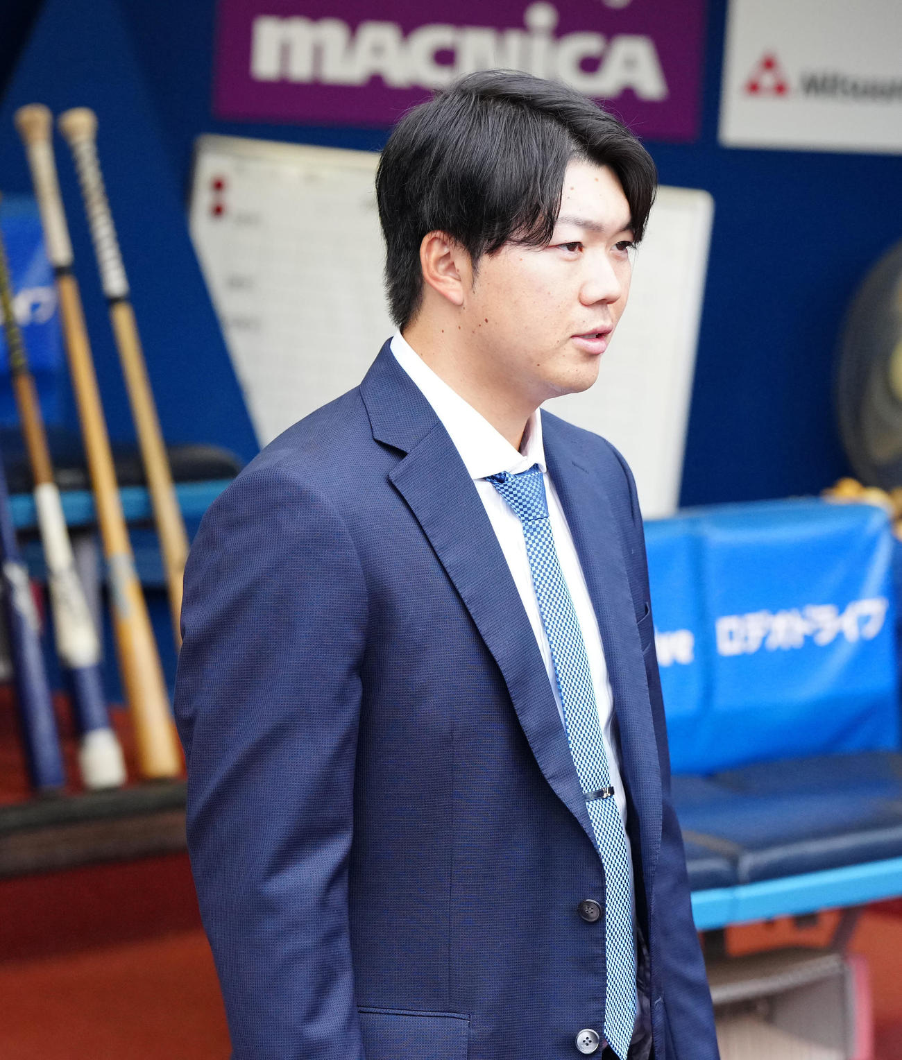 DeNA対阪神　試合前、スタジアムを訪れたDeNA楠本（撮影・江口和貴）