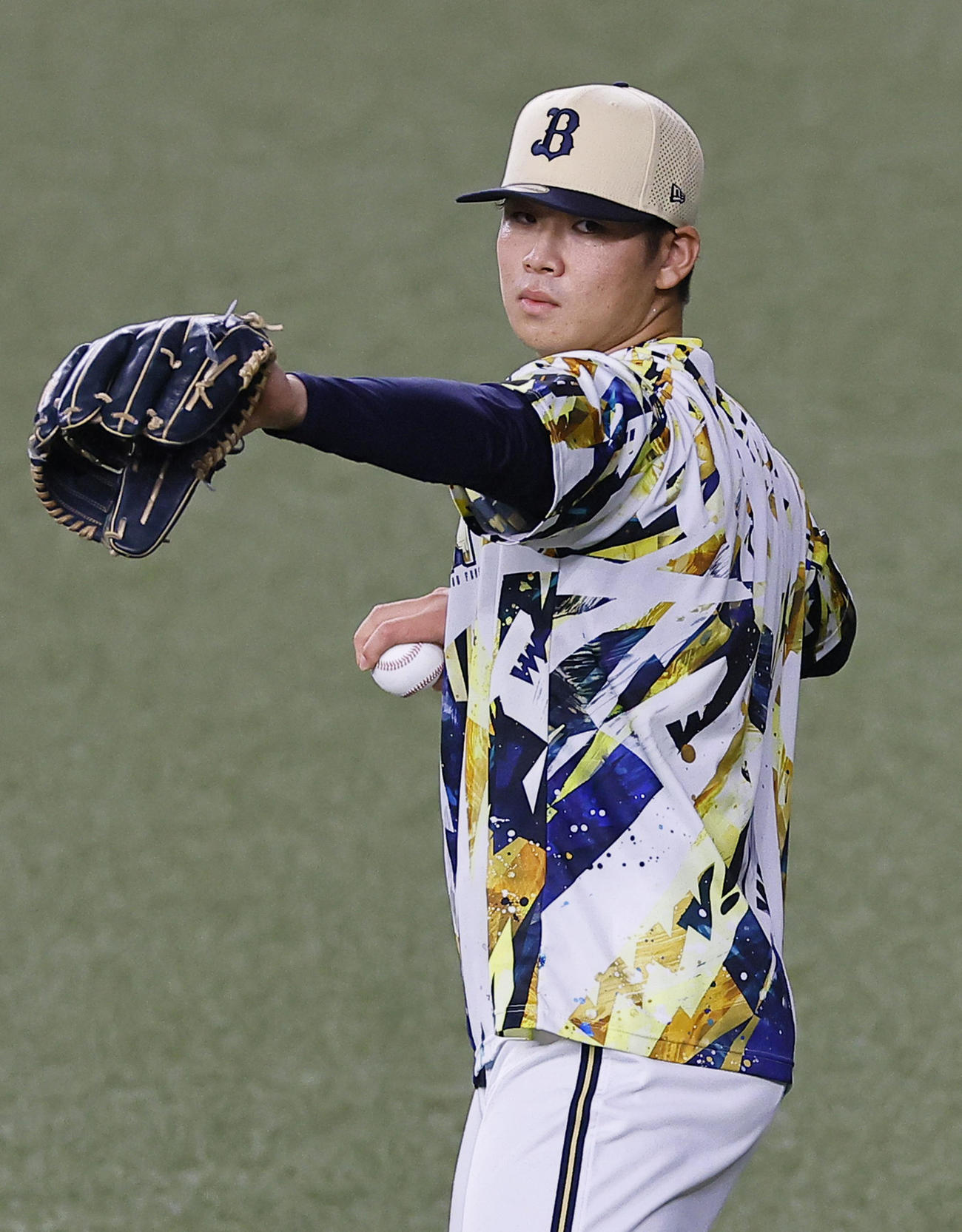 キャッチボールをするオリックス山下（撮影・藤尾明華）