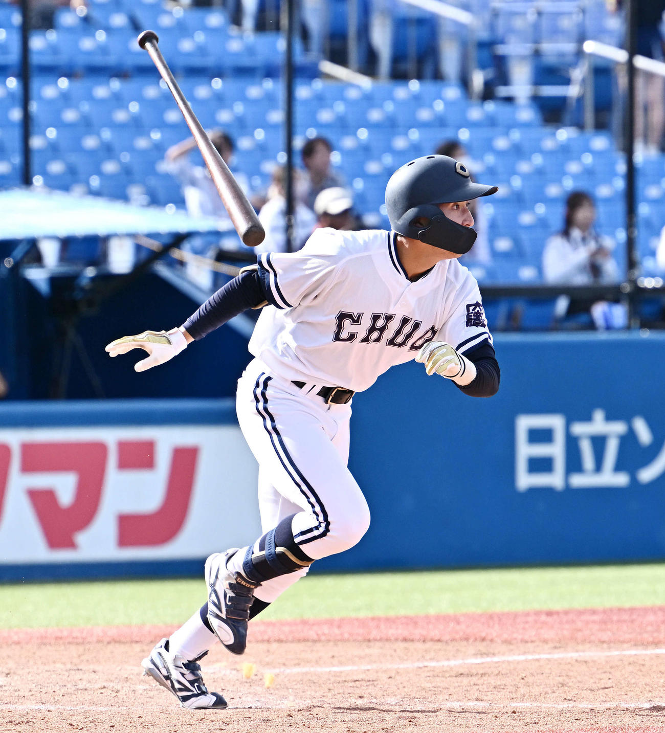 亜大対中大　5回裏中大2死一、二塁、橋本は右越え2点適時打三塁打を放つ（撮影・滝沢徹郎）