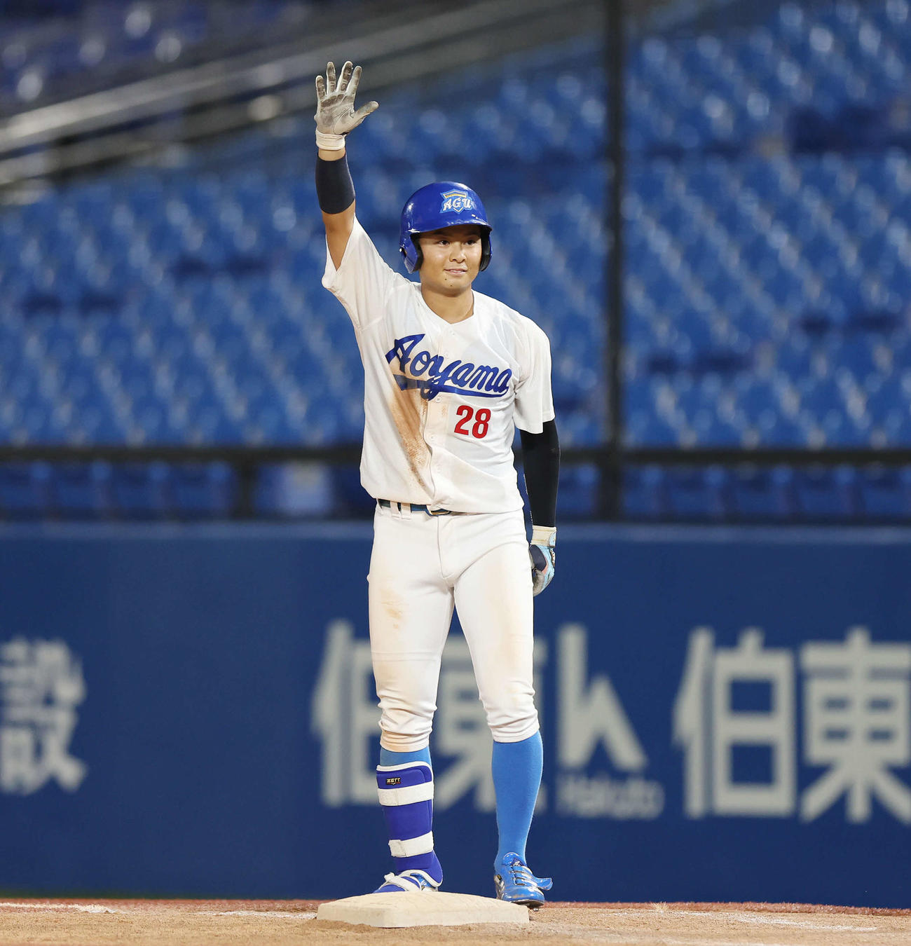 東農大対青学大　8回裏青学大2死三塁、中前適時打を放った南野（撮影・宮地輝）
