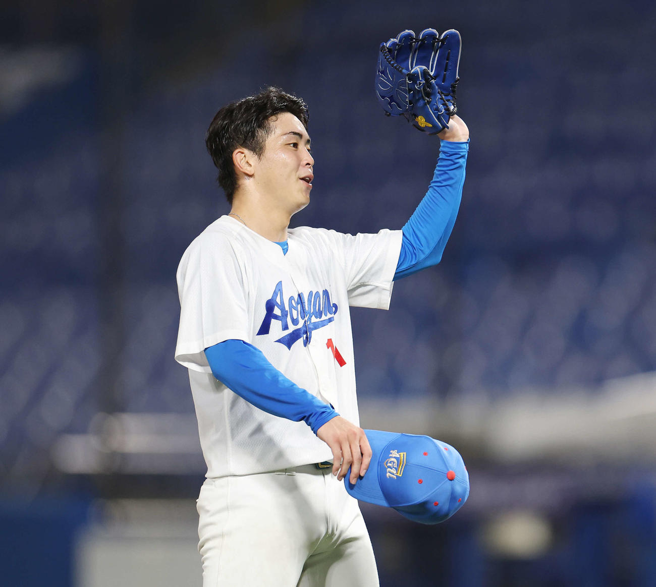 東農大対青学大　勝利し笑顔の青学大・中西（撮影・宮地輝）