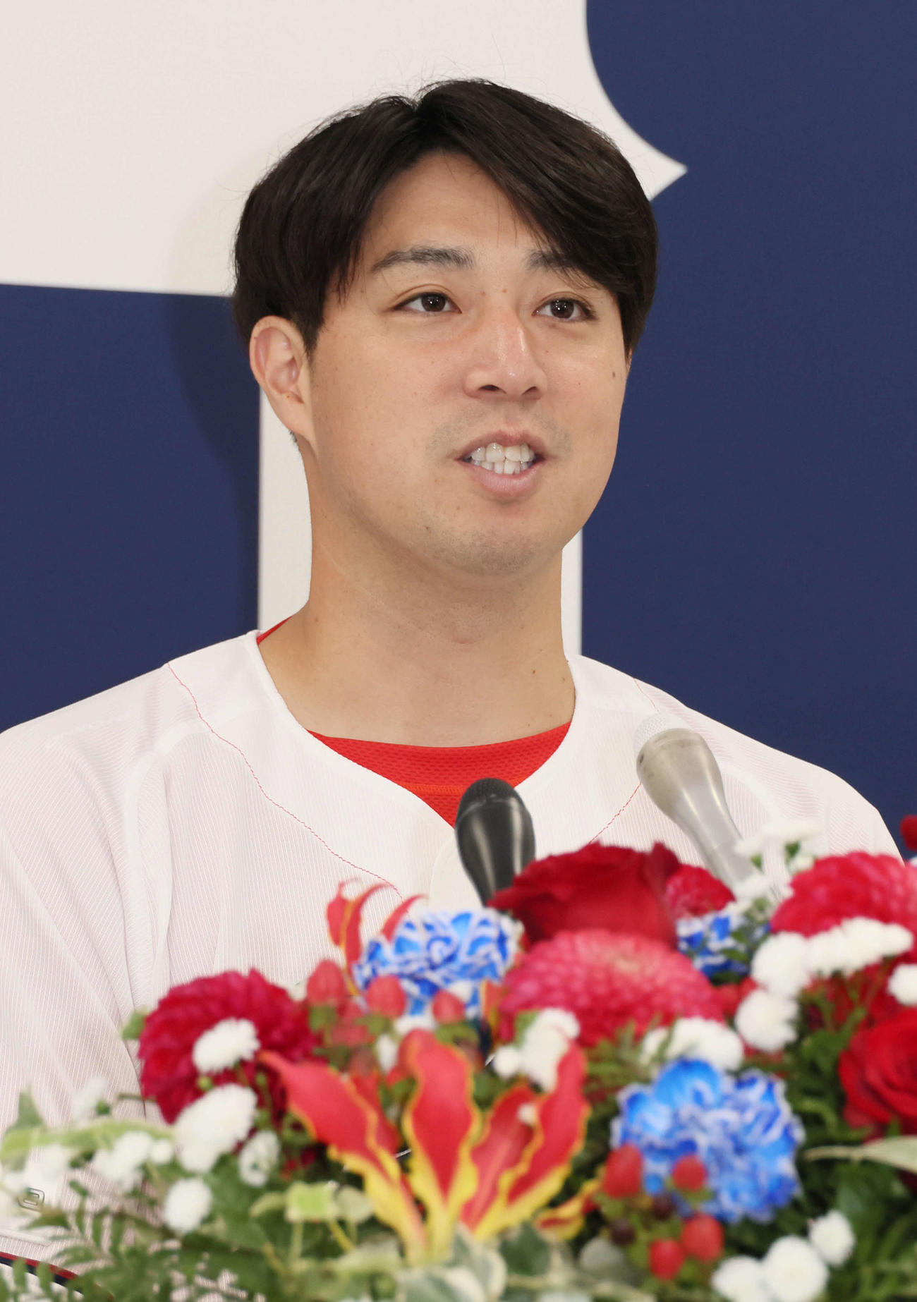 引退会見を行う広島野村（撮影・加藤孝規）