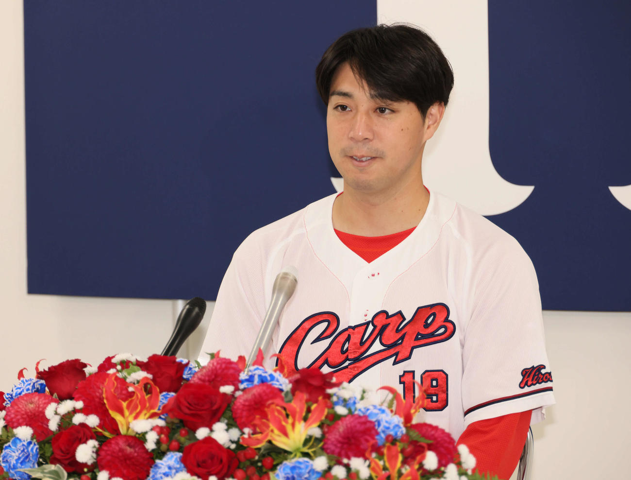 引退会見を行う広島野村（撮影・加藤孝規）