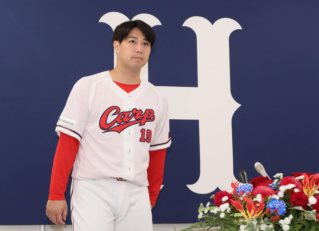 引退会見にのぞむ広島野村（撮影・加藤孝規）