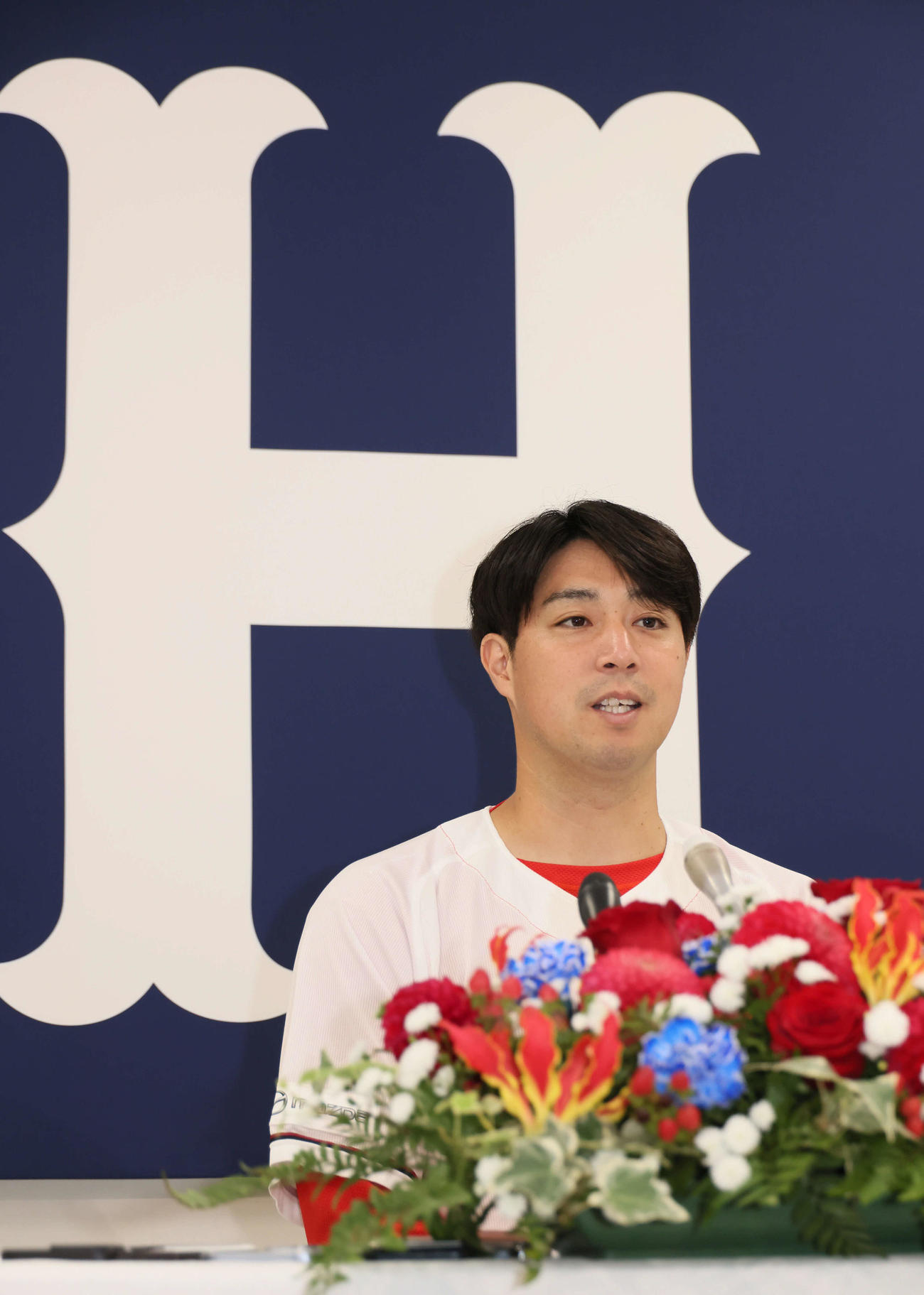 引退会見を行う広島野村（撮影・加藤孝規）