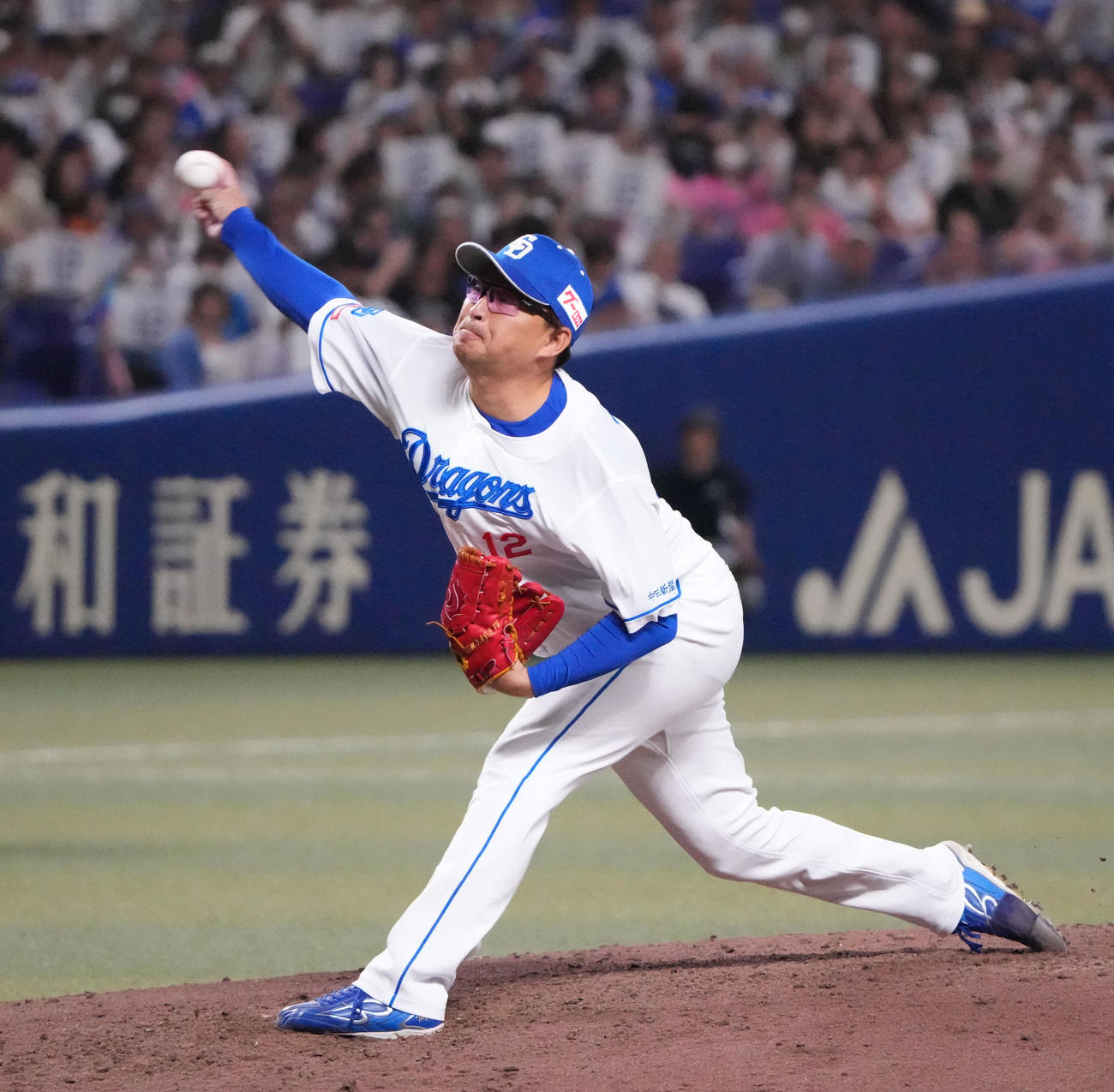 中日対DeNA 7回表DeNA1死、中日5番手で登板する田島（撮影・森本幸一）