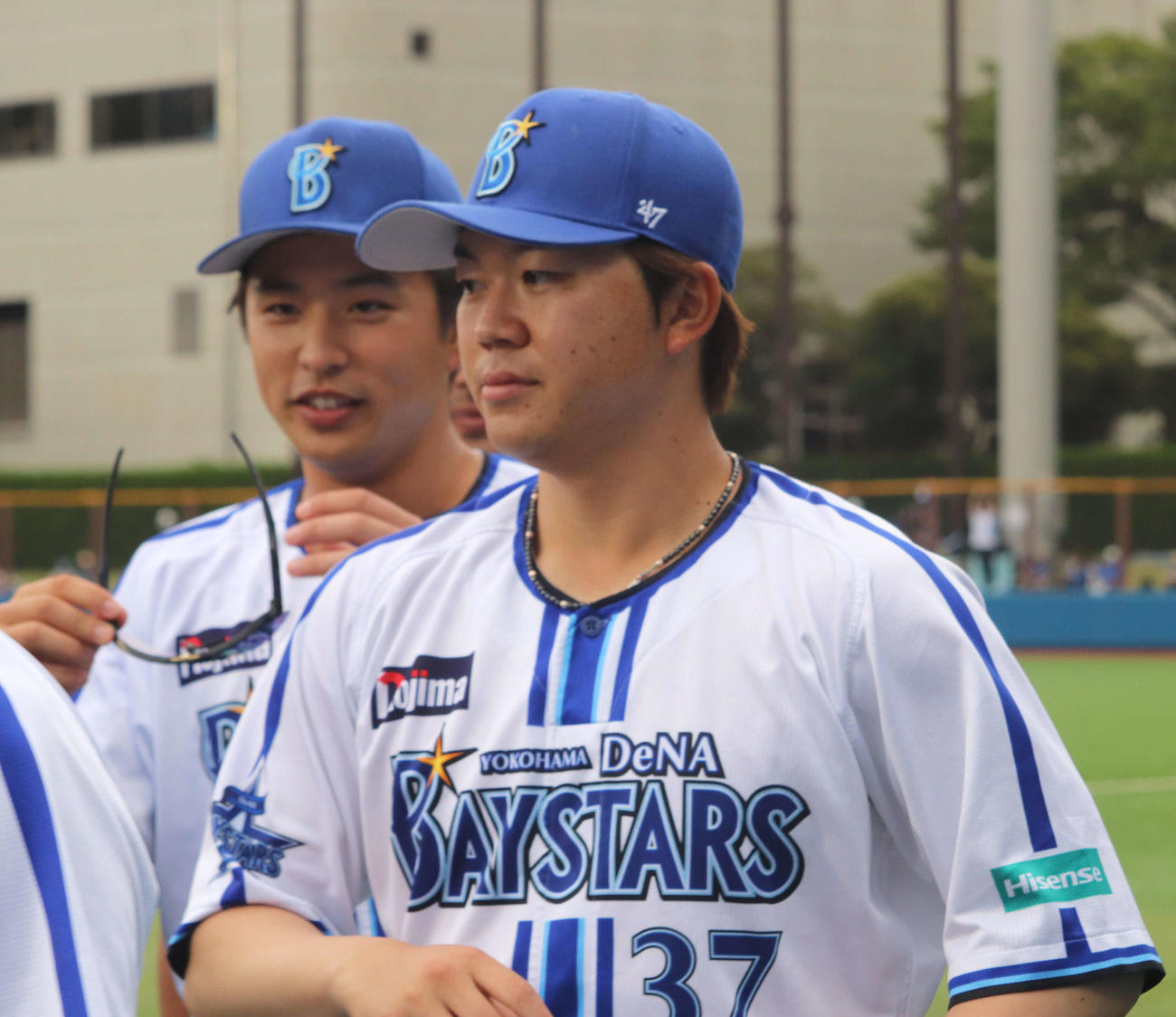 DeNA楠本泰史（手前）（2024年9月28日撮影）